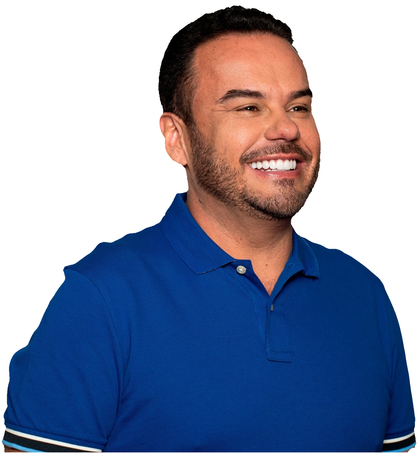 Denninho Silva sorrindo